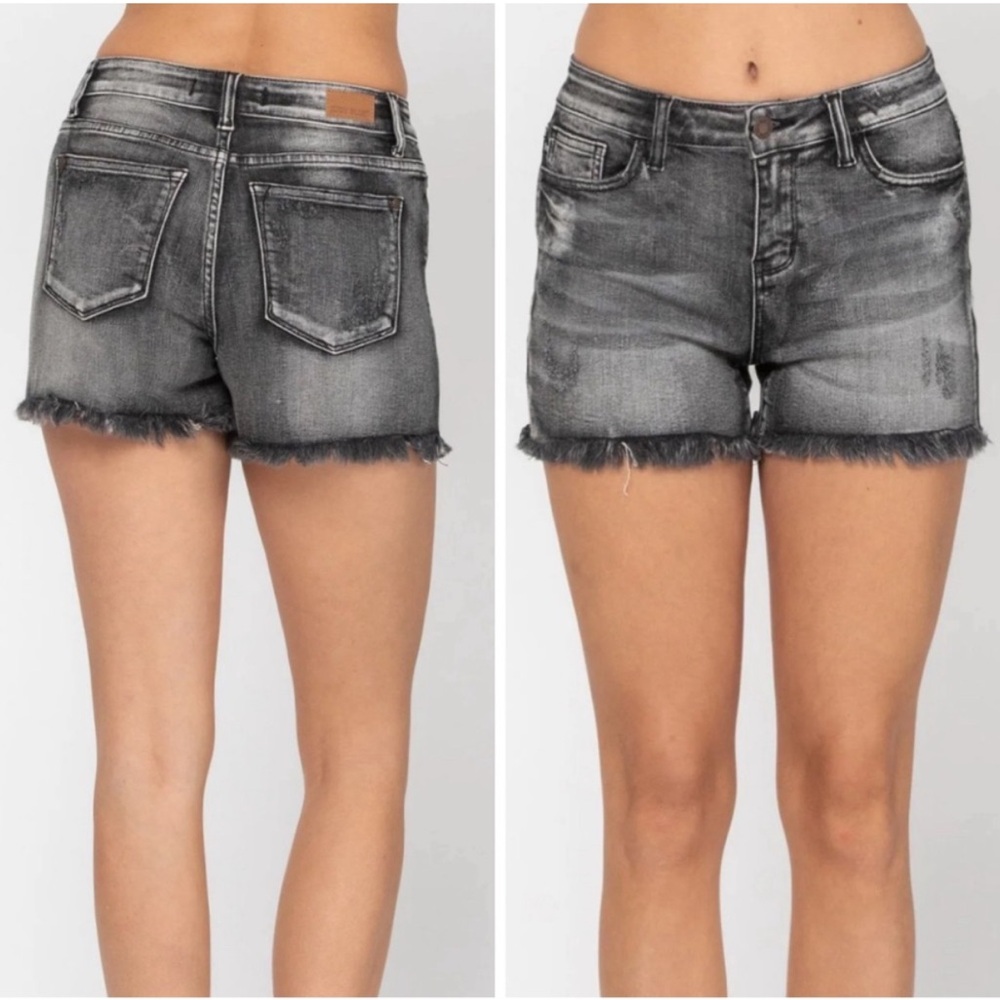 Judy Blue Mid Rise Black Frayed Hem 4in Short 1XL JB150035